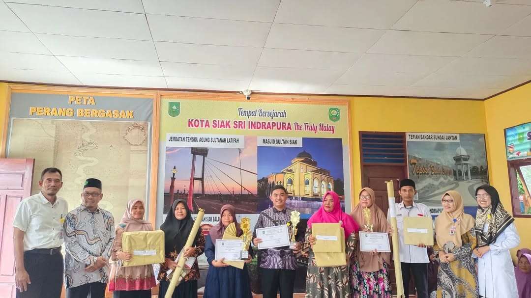 Foto Bersama Wali Kelas dan Wali Murid